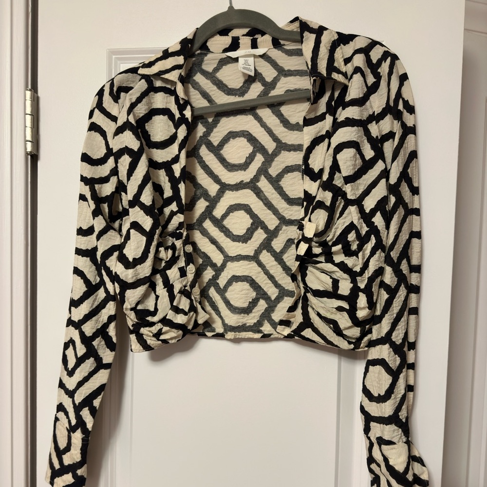 H&M cropped button down - Picture 3 of 4